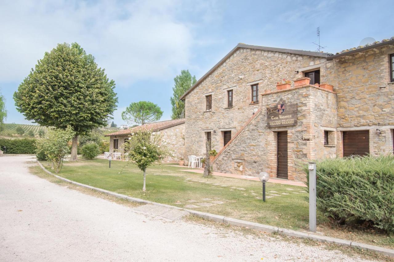 Casa Vacanze Vecchio Granaio Magione Eksteriør billede